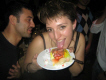 Alessia lecca la torta.....